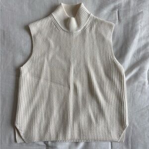 Abercrombie & Fitch Women's Cream Sleeveless Turtleneck Sweater - Medium